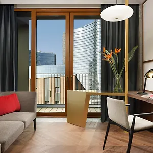 Verticale | Esperienze Hotel Mediolan