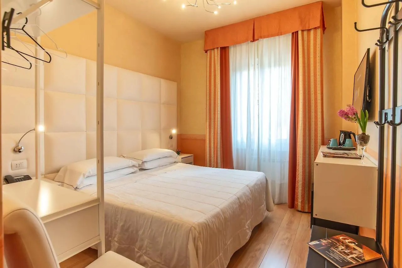 Hotel Jane Флоренция 3*,